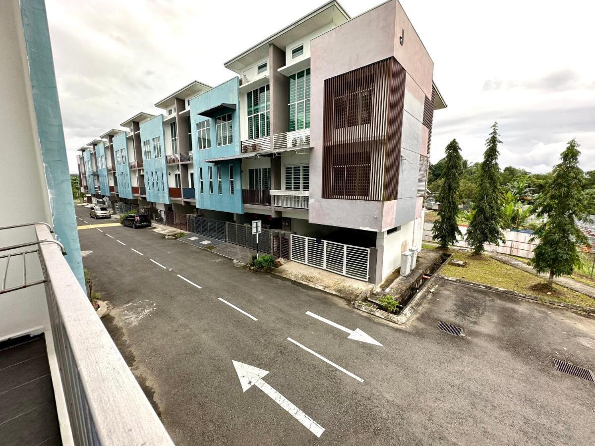 Springfield 3-Storey Cheerful Townhouse #Yoyo Homestay SDK 외부 사진